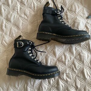 NWOT dr martens pascal chain boots